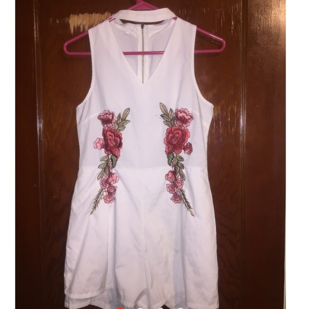 White rose embroidered romper with choker
